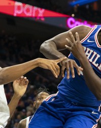  恩比德统治攻防两端76人轻取魔术