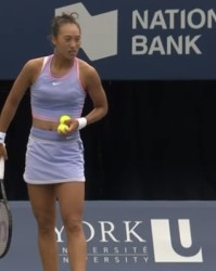  郑钦文逆转晋级，中国金花闪耀巴黎