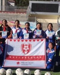  足球公益项目下乡，留守儿童圆梦球场  