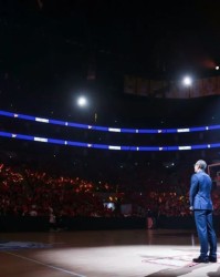  篮球名宿退役仪式温情满满