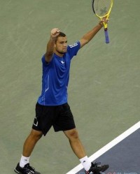  梅德韦杰夫鏖战五盘，苦战险胜挺进决赛