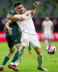  足坛名帅执教新政，战术革新引领潮流  