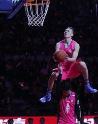  扣篮大赛惊艳全场，创意动作频现