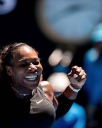  费德勒告别赛引泪目，球迷致敬传奇时刻