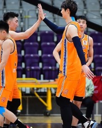  胡金秋狂砍38分广厦击败上海迎五连胜