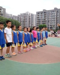  青少年篮球训练营，百名新苗开启特训