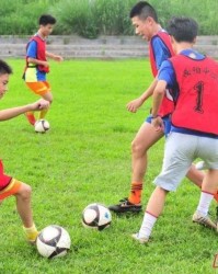  草根足球遍地开花，全民参与热情高涨