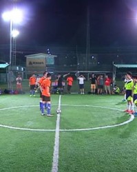  五人制足球风靡都市，民间赛事蓬勃兴起  