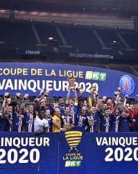  法甲霸主稳固领跑，升降级悬念持续升温