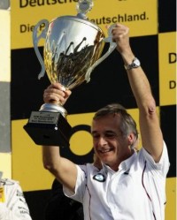  老牌强队强势回归，电竞豪门重夺桂冠