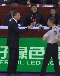  电竞裁判严格执裁，公平竞赛获赞誉