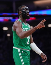  杰伦布朗强势发挥凯尔特人力克篮网