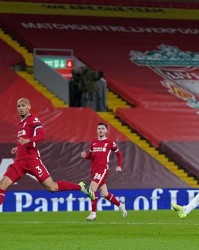  利物浦绝杀曼城登顶榜首，争冠格局愈发激烈