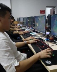  电竞训练营开放，零基础学员接受专业指导