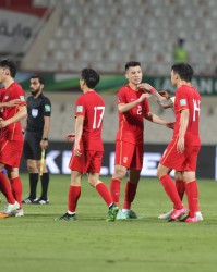  世界杯预选赛，国足力克亚洲劲旅
