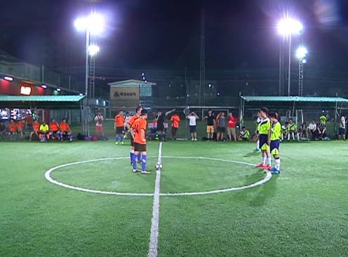  五人制足球风靡都市，民间赛事蓬勃兴起  