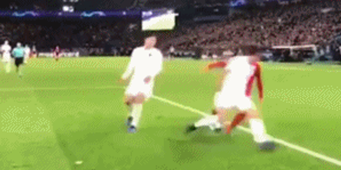  欧冠淘汰赛激情碰撞，顶级球星闪耀赛场