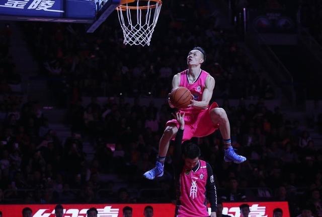  扣篮大赛惊艳全场，创意动作频现