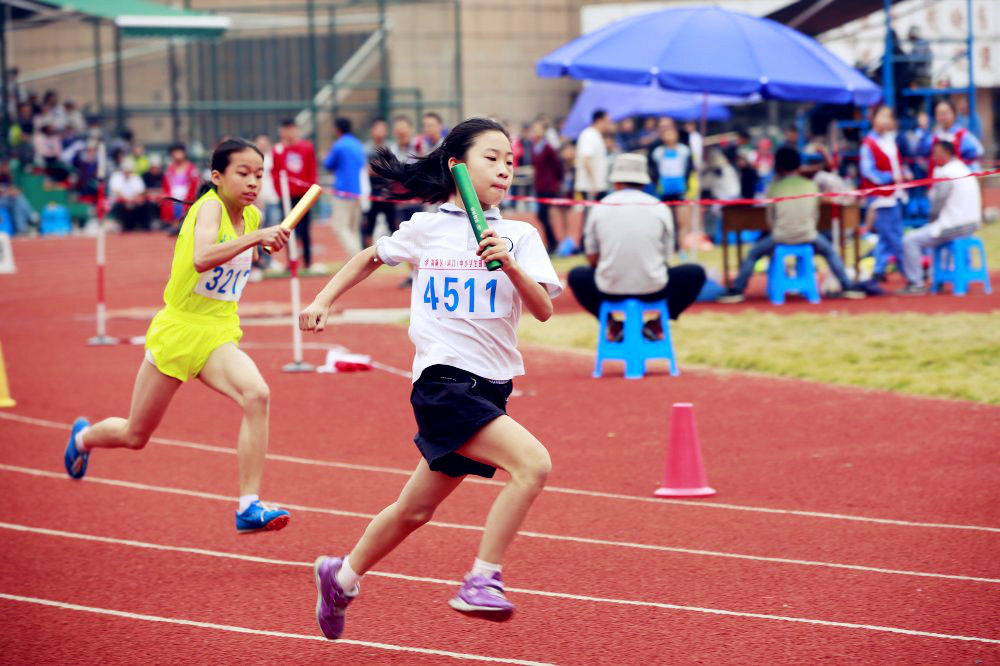  电竞裁判严格执法，确保比赛公平公正